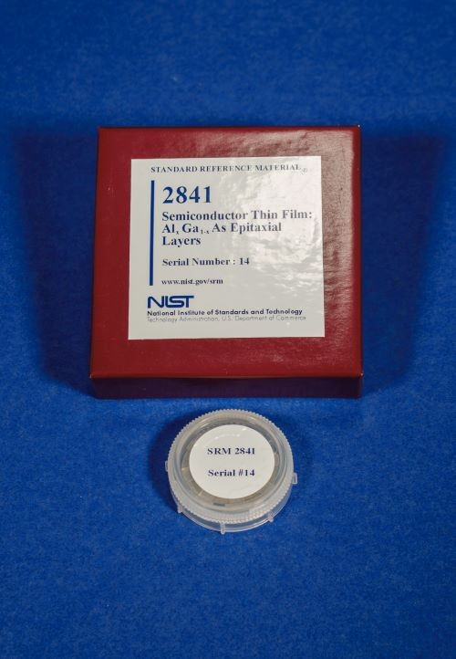 SRM 2841  半導(dǎo)體薄膜：Alx鎵1-xAs外延層(Al摩爾分?jǐn)?shù))x (接近0.20)
